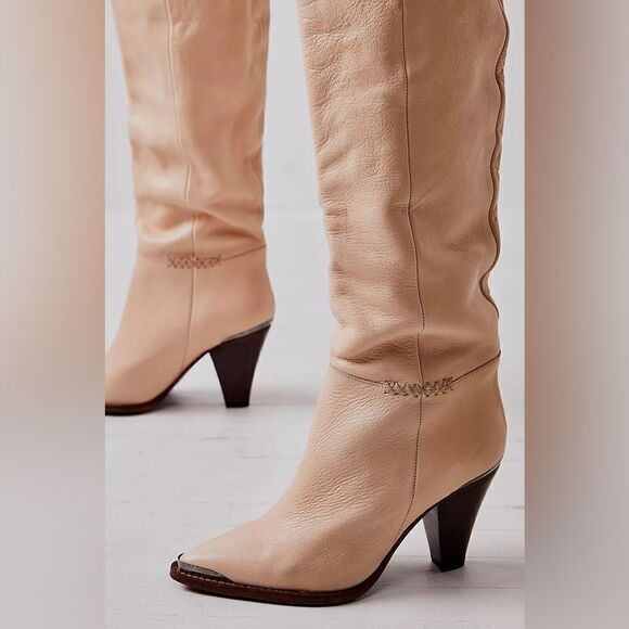 NEW FREE PEOPLE STEVIE BOOTS IN CRÈME - Picture 2 of 10